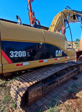 Escavadeira Caterpillar 320D ano 2013