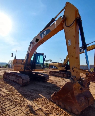 Escavadeira Caterpillar 320D ano 2012