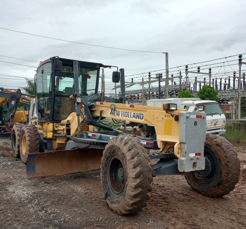 Motoniveladora New Holland RG170.B  ano 2013