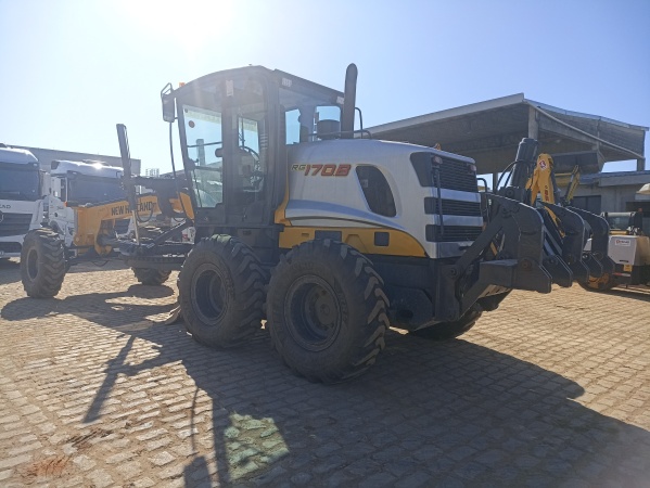 Motoniveladora New Holland RG170.B  ano 2013