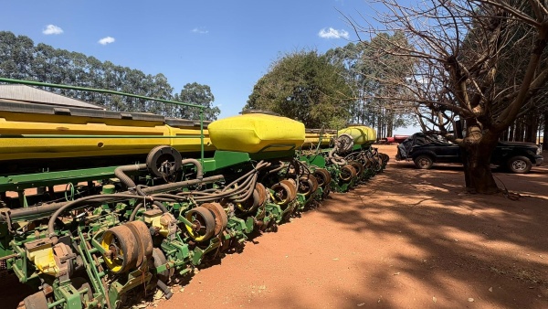 Plantadeira John Deere 2126 ano 2012