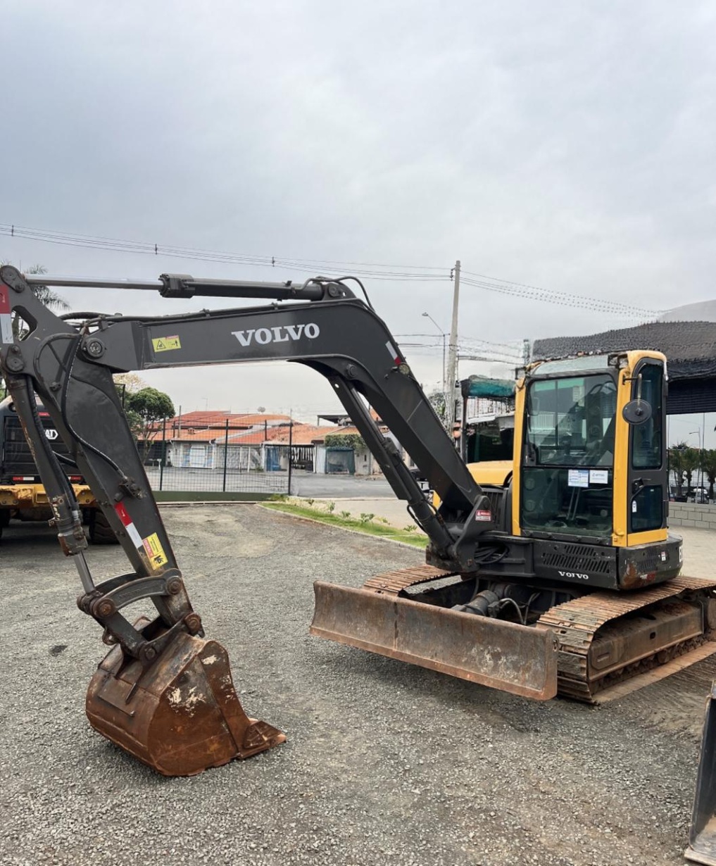 Mini Escavadeira Volvo ECR88 ano 2019