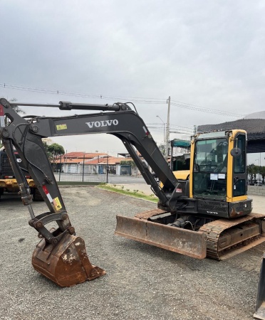 Mini Escavadeira Volvo ECR88 ano 2019
