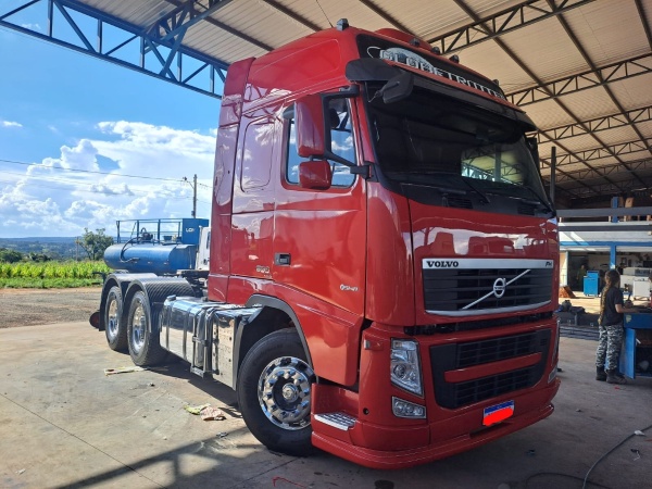 Caminhão Volvo FH 500 6X2 GLOBETROTTER ano 2013 - FH 500 6X2 GLOBETROTTER - Caminhões e Carretas