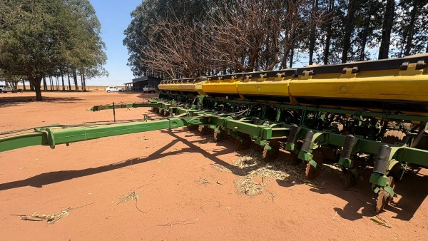 Plantadeira John Deere CCS 2126 ano 2012