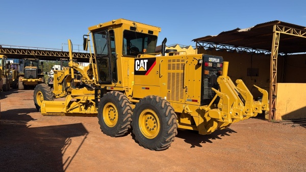 Motoniveladora Caterpillar 120K ano 2014