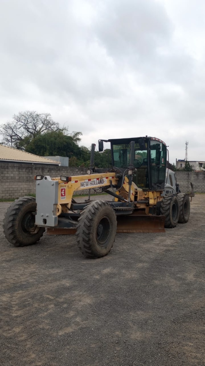Motoniveladora New Holland RG170.B  ano 2013