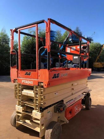 Plataforma JLG 3246ES ano 2012
