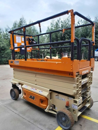 Plataforma JLG 3246ES ano 2012