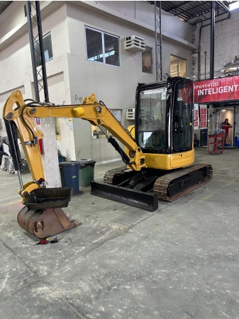 Mini Escavadeira Caterpillar 303.5 CR ano 2020