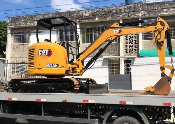 Mini Escavadeira Caterpillar 303.5 CR ano 2020