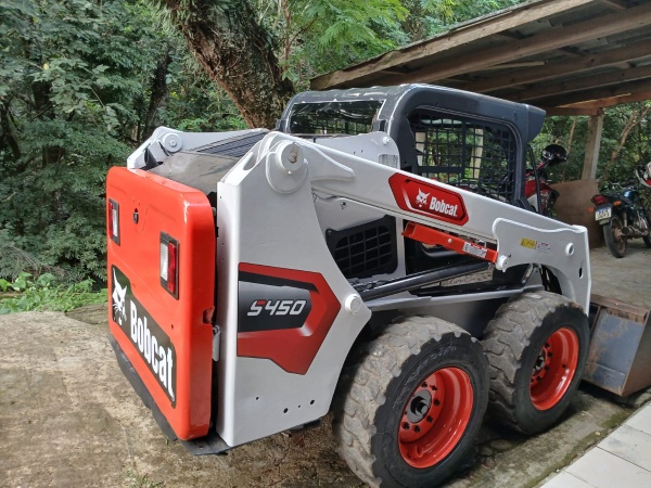Mini Carregadeira Bobcat S450 ano 2017