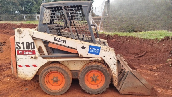Mini Carregadeira Bobcat S100 ano 2010