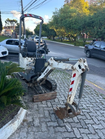 Mini Escavadeira Bobcat 418 ano 2014