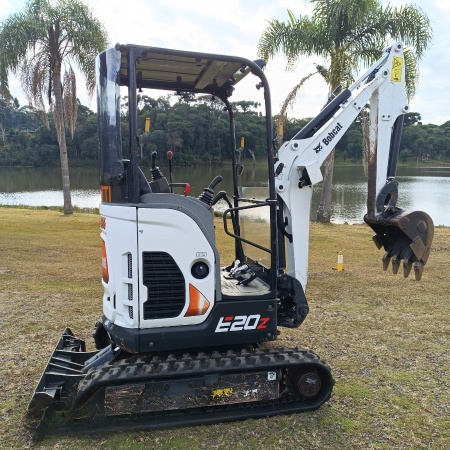 Mini Escavadeira Bobcat E20 ano 2023