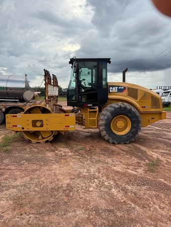 Rolo Compactador Caterpillar CP54B ano 2015