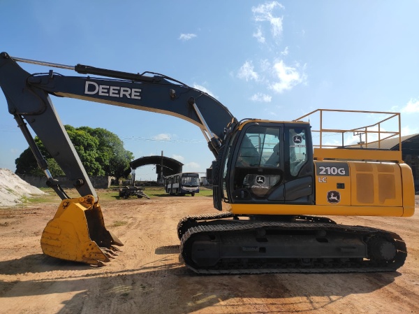 Escavadeira John Deere 210G ano 2019