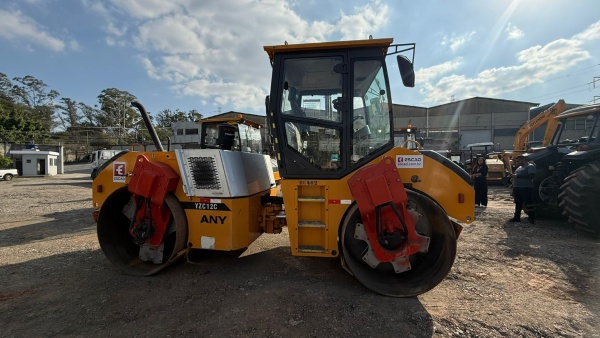 Rolo Compactador SANY YZC12C ano 2011