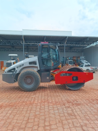 Rolo Compactador SANY SSR120 ano 2013