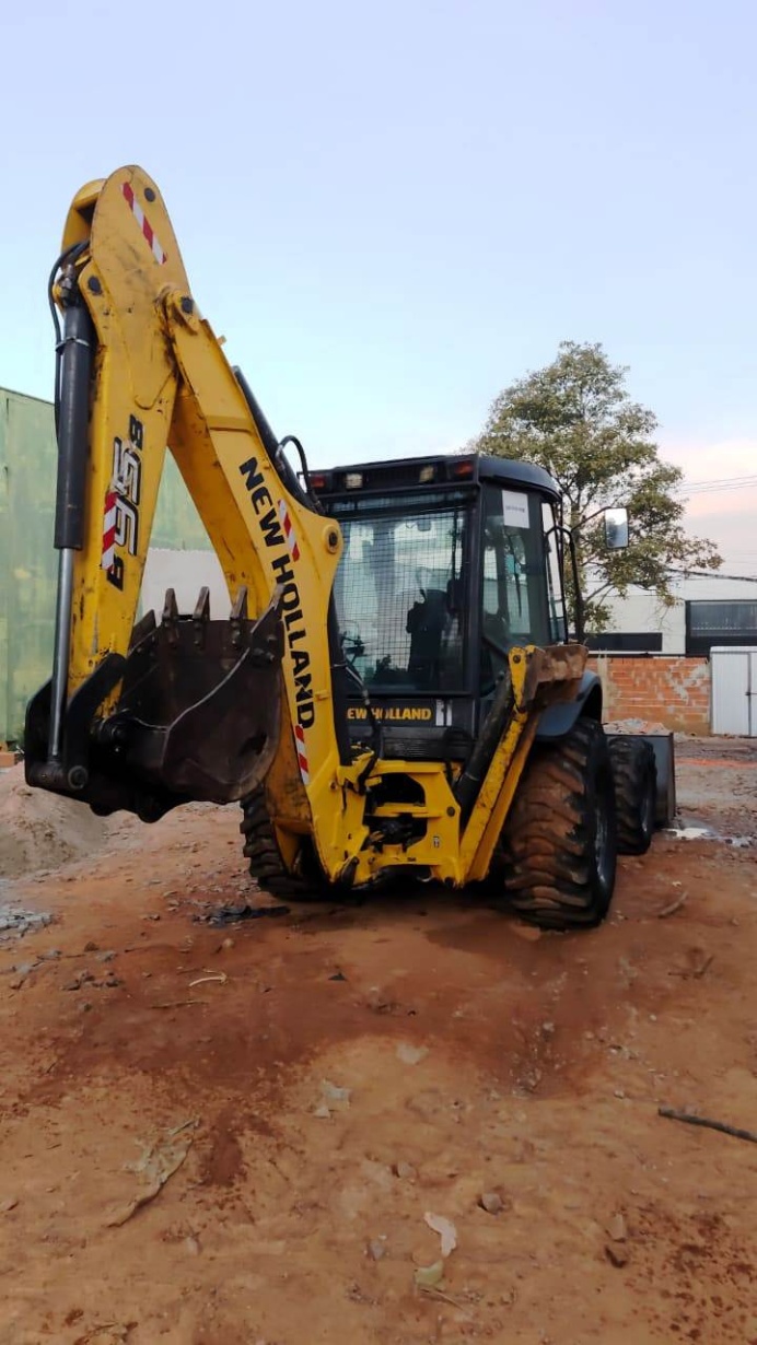 Retroescavadeira New Holland B95B 4x4 ano 2021