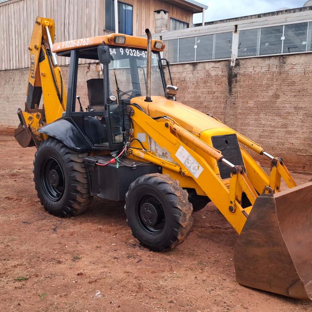 Retroescavadeira JCB 3C ano 2008