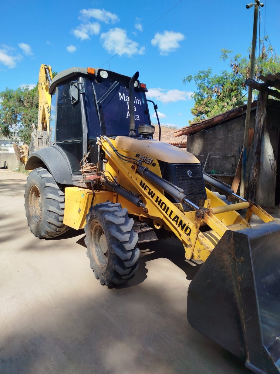 Retroescavadeira New Holland B95B ano 2022