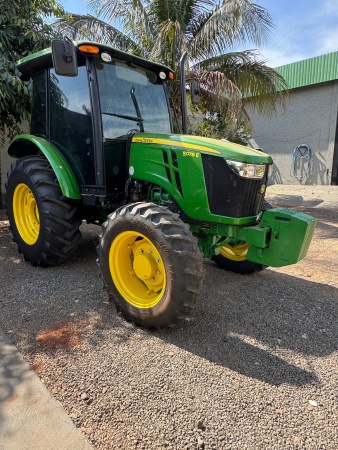 Trator John Deere 5078 E ano 2021