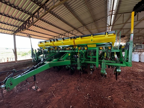 Plantadeira John Deere 1113 ano 2011