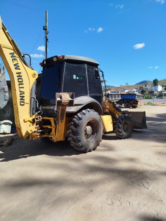Retroescavadeira New Holland B95B ano 2022