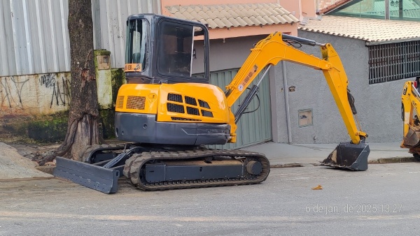 Mini Escavadeira New Holland E50 ano 2008