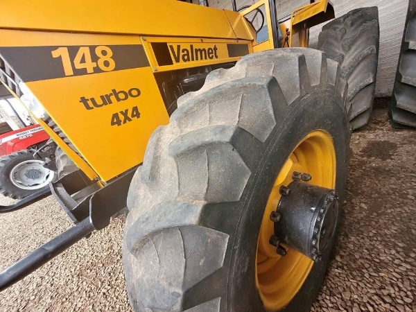 Trator Valmet 148 ano 1986