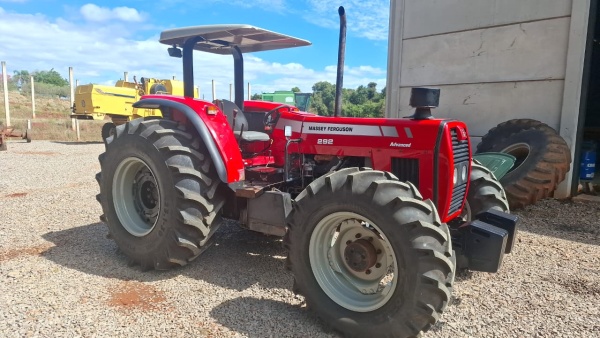 Trator Massey Ferguson MF4292/4 ano 2010