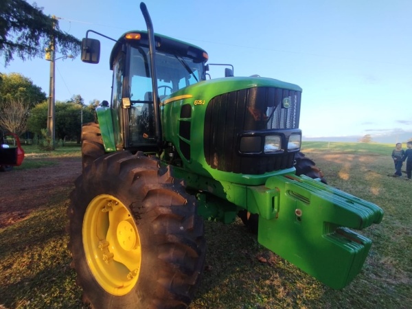 Trator John Deere 6125J ano 2010 - 6125J - Máquinas Agrícolas