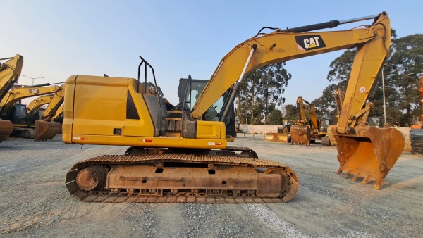 Escavadeira Caterpillar 320NG ano 2020