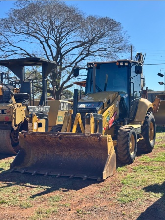Retroescavadeira Caterpillar 416 ano 2023