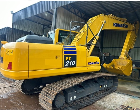 Escavadeira Komatsu PC210 ano 2022