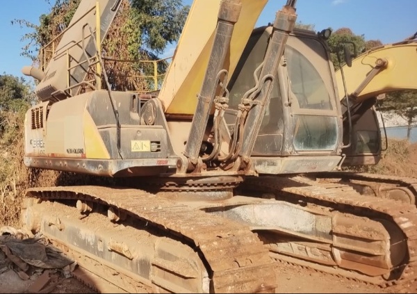 Escavadeira New Holland E385C EVO ano 2019