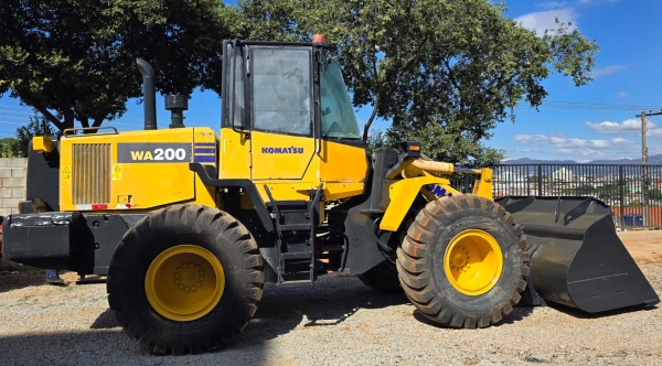 Pá Carregadeira Komatsu WA200-6 ano 2021