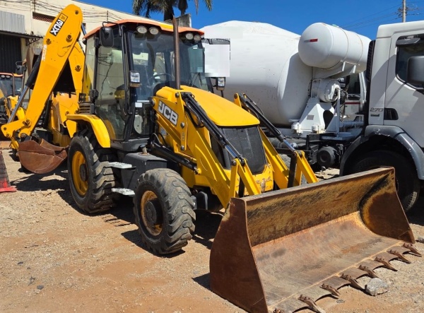 Retroescavadeira JCB 3CX ano 2020 - 3CX - Máquinas de Linha Amarela