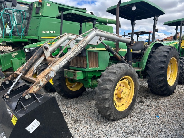 Trator John Deere 5603 ano 2010