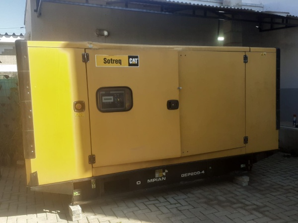 Gerador de Energia Caterpillar 200 kVA ano 2020