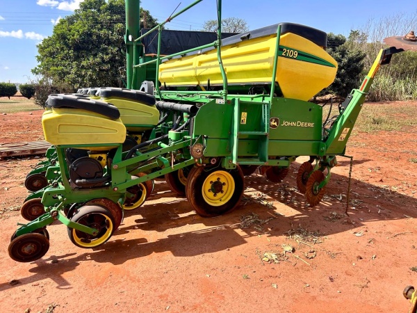 Plantadeira John Deere 2109 ano 2010