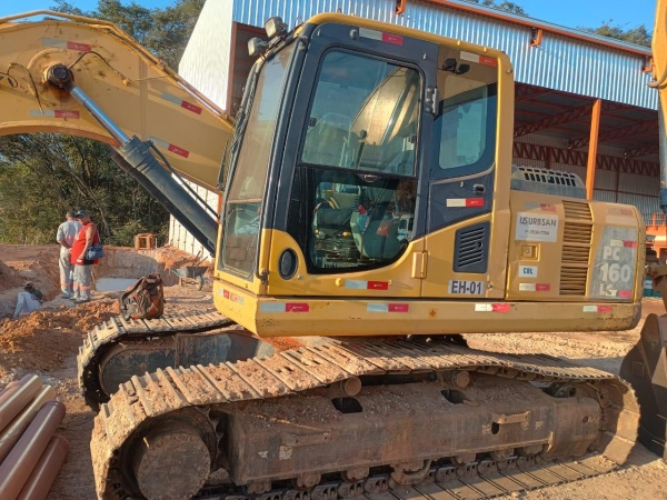 Escavadeira Komatsu PC160-LC ano 2013