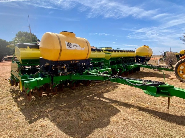 Plantadeira John Deere 2122 ccs ano 2013