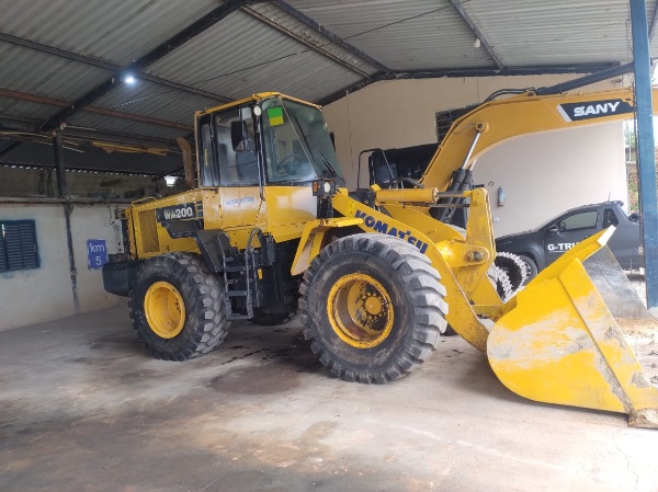 Pá Carregadeira Komatsu WA 200 ano 2020