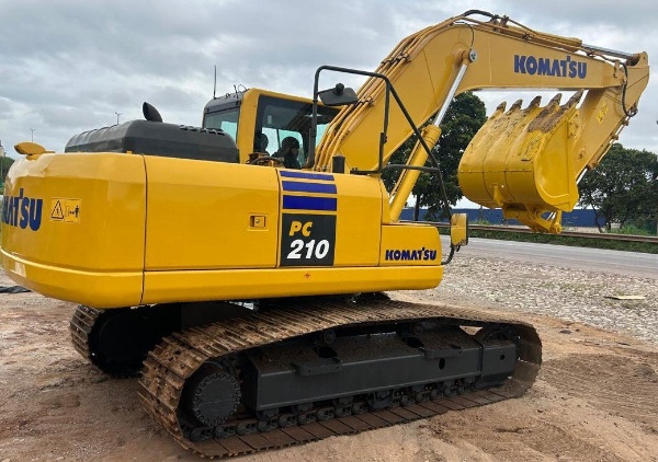 Escavadeira Komatsu PC210 ano 2023 - PC210 - Máquinas de Linha Amarela