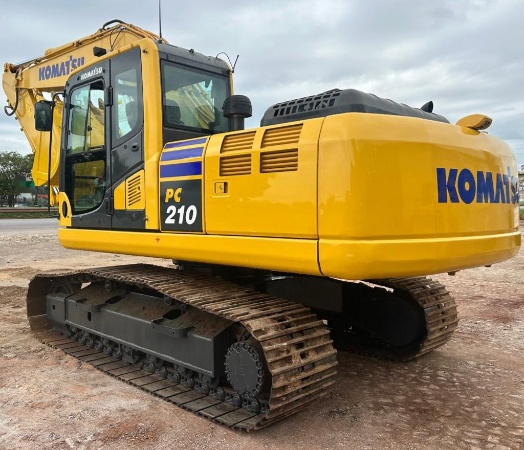 Escavadeira Komatsu PC210 ano 2023