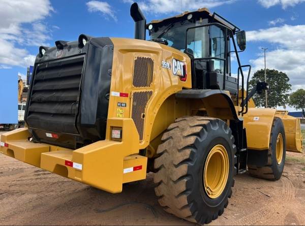 Pá Carregadeira Caterpillar 950L ano 2021 - 950L - Máquinas de Linha Amarela