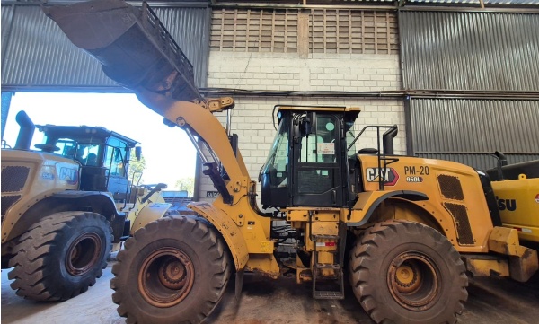 Pá Carregadeira Caterpillar 950L ano 2021