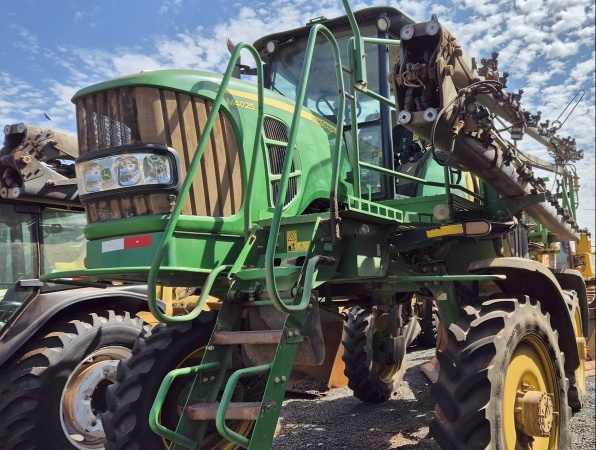 Pulverizador Autopropelido John Deere M4025 ano 2020